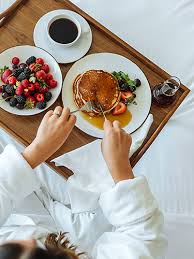 From blueberry stuffed pancakes at sunrise to a midnight craving for sliders and fries, our 24 hour team delivers the tastes of the world right to the comforts of your own room. In Room Dining Fairmont Vancouver Airport Fairmont Luxury Hotels Resorts