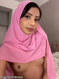 Arabamira  arabamira23 Alastonkuvavuotoja OnlyFansista 17 - Vuotaneet  Mallit