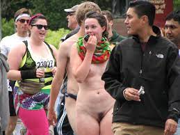 She showed up to a 5K race completely naked - Reddit NSFW