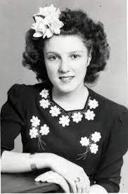 Daisy Applique Neckline Vintage Hairstyles 1940s Hairstyles Flowers In Hair