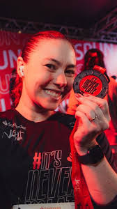 Kit da Santander Night Run Porto Alegre muito legal! Amanhã, dia 22, me  jogo nos 10 km à noite pra tentar o RP, minha primeira prova de corrida  noturna em POA! ✨