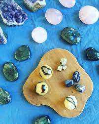 la vente de juin est ouverte tout est en ligne lien du site dans la bio la septaria pour faire table rase du passe avec notre pyr geodes vent quartz rose