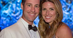 Kelly Gratton's Instagram, Twitter & Facebook