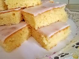 Saftiger Zitronenkuchen Von Elbin Luna Chan Chefkoch Rezept Zitronenkuchen Saftiger Zitronenkuchen Zitronen Kuchen