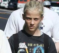 Jul 13, 2020 · hazel patricia moder was born on november 28, 2004 in los angeles, california alongside her twin brother phinnaeus 'finn' walter moder. Meet Julia Roberts And Daniel Moder S Daughter Hazel Moder