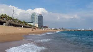Eten en drinken aan het strand van barcelona. Der Strand Von Barcelona