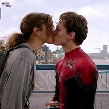 Peter Parker And Zendaya Kiss Peter Parker And Zendaya In 2020 Tom Holland Zendaya Tom Holland Tom Holland Spiderman