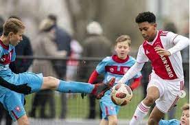 Hollanda basınında, kazada genç futbolcunun 18 yaşındaki ağabeyinin de hayata veda ettiği belirtildi. G7x Xd20tst3lm