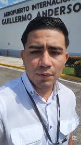 🛄 En el papel y en el rótulo de la parte exterior, el aeropuerto de La  Ceiba ya no es Golosón, ahora se llama Guillermo Anderson. 🛬 Pero en la  práctica… los aviones siguen aterrizando en Golosón, ...