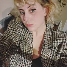 Zoe Everett's Instagram, Twitter & Facebook