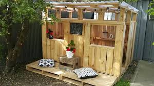 Gartenhauser Fur Kinder Originelle Inspirationsideen Diy In 2020 Mit Bildern Regal Hauser Kinder Gartenhaus Spielhaus Garten