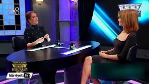 Hülya Avşardan Esra Erola şaşırtan seks sorusu