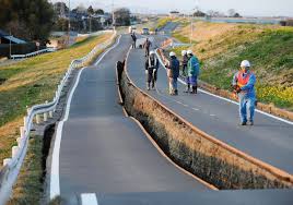 Plus de deux ans après, le séisme du 11 mars 2011 au japon a eu un effet secondaire inattendu : Powerful Quake And Tsunami Devastate Northern Japan The New York Times