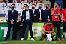 Le tirage au sort des 8e de finale de la coupe de la ligue, qui marquent l'entrée en lice des clubs de ligue 1 qui jouent l'europe dans la compétition, a eu lieu mardi soir. Coupe De La Ligue Paris Bat Lyon Et Remporte Le Titre Au Bout Des Tirs Au But Actu