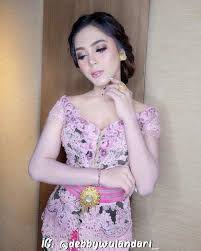 Tidak hanya sebatas dikalangan wanita dewasa saja memang, batik juga menjadi busana nasional. Model Kebaya Modern Untuk Perpisahan Sekolah Kebaya Modern Baliya Id