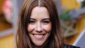 It all started at the age of 10 when she released an album with children songs on emi norway with her friend marit larsen. Marion Ravn Til Alta I Mars Altaposten No