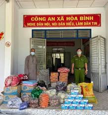 Đang xin qua chốt kiểm tra thấy vợ sinh liền đặt tên con là cô vy. NgÆ°á»i Láº­p Chá»'t Kiá»ƒm Soat Phong Chá»'ng Dá»‹ch Covid 19