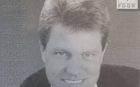 Va fi reales în această funcție în 2004, 2008 și 2012. Klaus Johannis A Fizikatanarbol Lett Allamfo