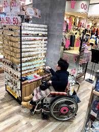 daiso ダイソーイオンモール広島府中店 threeppy 300 and happy スリーピー イオンモール広島府中店 2020年1月15日 まりちゃんが車いすで行く 車いす ダイソー 広島