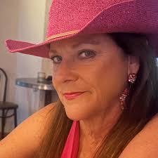 What are some local restaurant and seafood recommendations