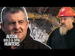 Andy and Todd Uncover A Vein Of Gold In An Ancient River Channel