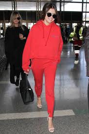 The main trick lies in emphasizing your lean neck, so it will work better if you wore clothes without collars and a wide neck. How To Look Taller Clothes That Make You Look Taller