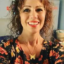 Trine rein er en norsk/amerikansk artist, sanger og låtskriver som har en historie med stor internasjonal suksess og albumsalg på nittitallet, og som er en av landets mest erfarne artister. Gull Og Ur Vakre Trine Rein Med Sommerfuglsmykke Facebook