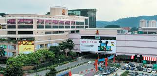 The bandar utama mrt station is an elevated mrt station serving the suburb of bandar utama in petaling jaya, selangor as well as parts of taman tun dr ismail, kuala lumpur which lie across the damansara puchong expressway (ldp) from the station. Shopping Meccas And Stylish Workplaces Draw Them In Edgeprop My