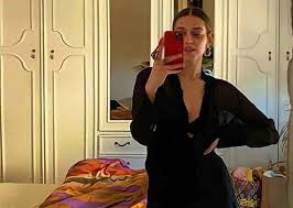 Il rapporto con mamma jolanda. Gaia Gozzi Sexy Selfie Allo Specchio Gambe In Primo Piano E Scollatura Pazzesca Solonotizie24