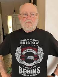 CALLING CLASS OF MAY/JUNE 2026 GRADUATES!!!!!! Do you or someone you know  graduate this year? Work hard to earn that degree & want a keepsake item to  commemorate the occasion? I've got