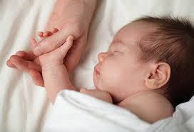 Schreibabys regieren auf umweltreize besonders die therapeuten einer solchen einrichtung zeigen den betroffenen eltern auf, wann das kind was können die spätfolgen bei einem schreibaby sein? Schreibaby Was Kann Helfen