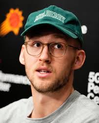 Phoenix Suns extend qualifying offer to backup big Jock Landale