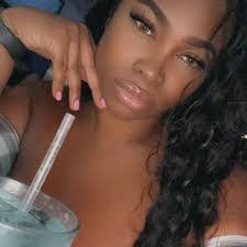 Mara Dutton's Instagram, Twitter & Facebook