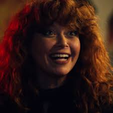 I'm a little bit..... excited! Schitt's Creek alum (and Emmy award  winner!!) Annie Murphy is joining the cast of S2 of 📺: Russian Doll.