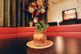 All the answers to solve wow the louvre 49 with bonus words are available here. Sneaker Zimmer De Travel