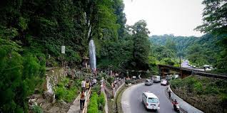 Café bernuansa kayu ini bernama rimbun espresso & brew bar. 25 Tempat Wisata Di Sumatera Barat Yang Menarik Dikunjungi 2021