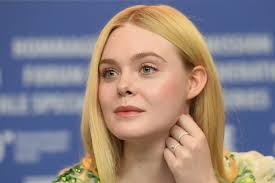 She is the eldest daughter of tennis professional heather joy and minor league basket ball player steven j fanning. How Elle Fanning And Dakota Fanning Are Related To Both Queen Elizabeth And Kate Middleton