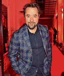 Jan josef liefers (august 8, 1964) german actor, director, producer and musician, o.a. Interview Mit Jan Josef Liefers Ich Ware Fast Von Der Schauspielschule Geflogen Leute Bild De