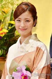 上戸彩 しっとり着物で大人の色気 撮影の裏側を明かす ニコニコニュース 着物 上戸彩 メイク 振袖ヘアスタイル