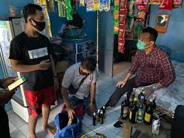 Assalamualaikum wr.wb sedulur subscriberbegitulah cara bikin tempat oli samping rx king dengan botol bekas minuman, matur sembah nuwun sedulur sudah. Polres Majalengka Kembali Ops Pekat Jelang Tahun Baru 2021 Amankan Botol Miras Pabrikan Berbagai Jenis Media Buser Bhayangkara 74