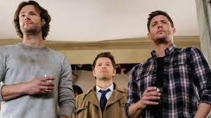 Two brothers follow their father's footsteps as hunters, fighting evil supernatural beings of many kinds, including monsters, demons and gods that roam the earth. Supernatural Die Besten Episoden Der Kultserie