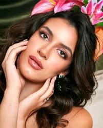 Arrival of Earthlings 2020, Meet Miss...