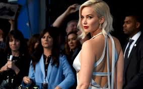 Jennifer Lawrence poses nude for Vogue, talks boyfriend Darren Aronofsky