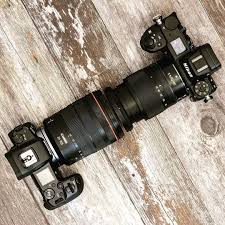 Canon Vs Nikon Mirrorless Face Off The Canon Eos R And Nikon Z 6 Can Both Be Bought With A Kit Lens Canon H Nikon Mirrorless Canon Camera Canon Digital Camera