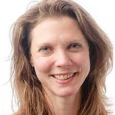 Julie Betts's Instagram, Twitter & Facebook