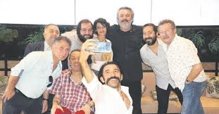 Babamın ceketi izle 2018 yapımı yerli komedi filmi 720p tek parça full hd olarak izlemeniz için bolumd adresinde hazır. Babamin Ceketi Gun Sayiyor Takvim