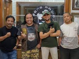 71,086 likes · 3,954 talking about this · 28,116 were here. Dimotorin H Beno Benyamin Para Penyiar Bens Cafe Segera Rekaman Lagu Karya Benyamin S Detik Peristiwa