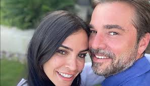 Yakışıklı oyuncu engin altan düzyatan, 3 aydır birlikte olduğu neslişah alkoçlar'la evlenmeye karar verdi. Dirilis Ertugrul Engin Altan Wife Neslisah Alkoclar Urge Fans To Pray For Beirut