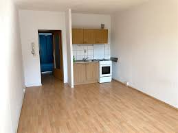 Vor allem der zwickauer hauptmarkt lädt zu spaziergängen am sonntag ein und wer die natur liebt, muss nicht lange fahren, um im grünen zu landen. 1 Zimmer Wohnung Zu Vermieten Dortmunder Str 1 08062 Zwickau Neuplanitz Mapio Net