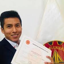 He repartido volantes, incluso he trabajado de mozo en restaurantes, he  emprendido con nada como muchos lo hacen, realmente, he estado ahí... pero  también estudie idiomas y me titule como ingeniero, trabajé